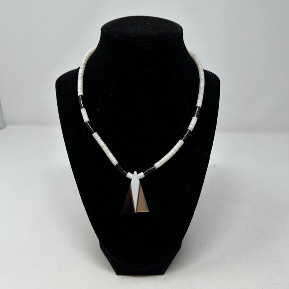 American Vintage Jewelry - VTG Heishi Beaded Necklace With Triangular Stone Inlay Pendant Black White Brown